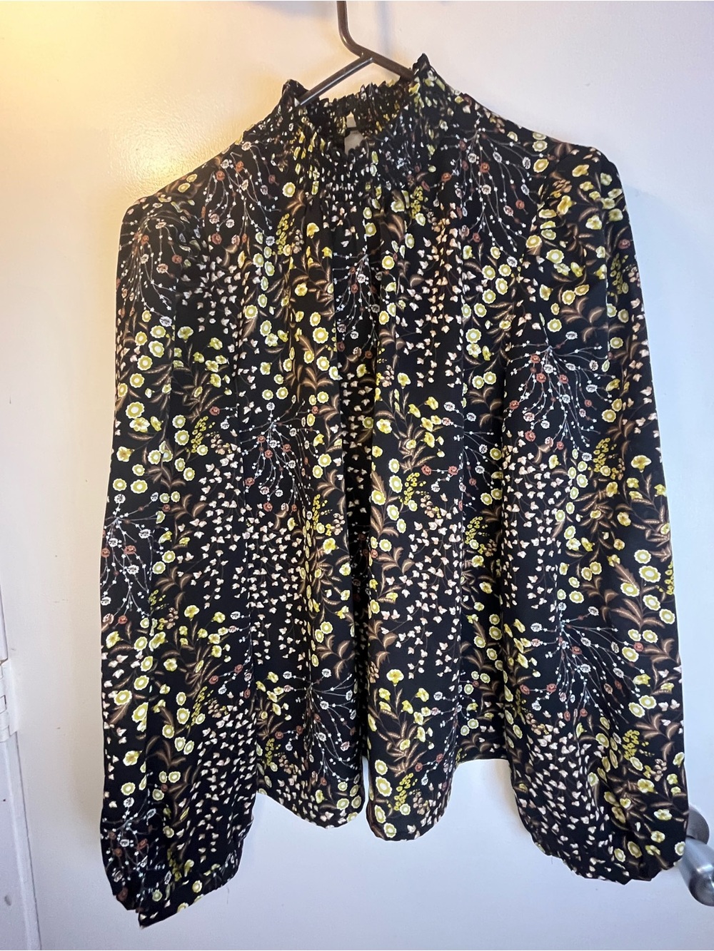 MELLODAY Black Floral Smocked Neck Blouse